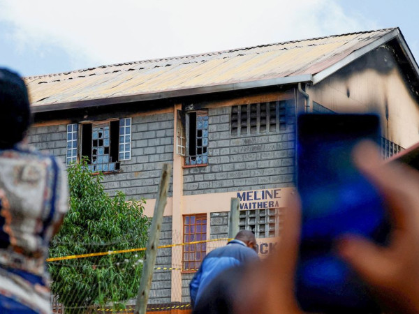 Qu&ecirc;nia prende 8 estudantes suspeitos de inc&ecirc;ndio criminoso em escola