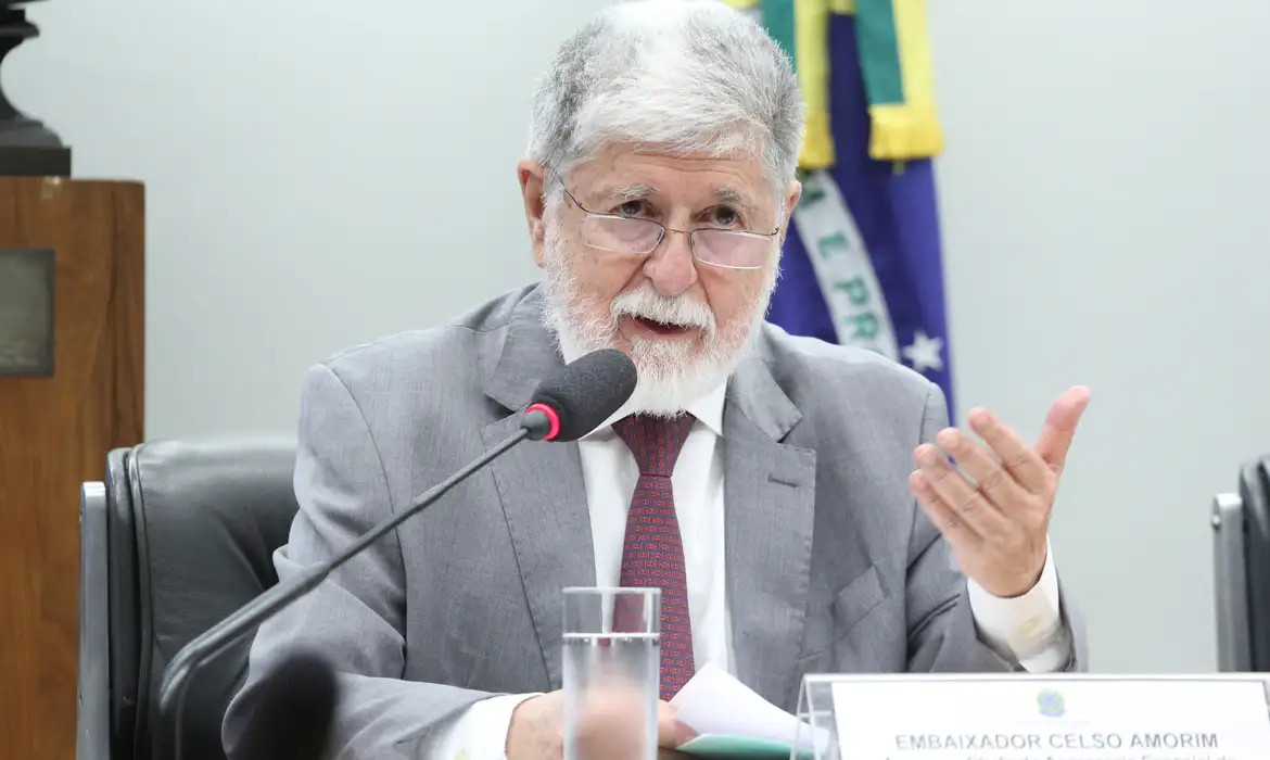 Pretexto para intervenção é inaceitável, diz Celso Amorim
