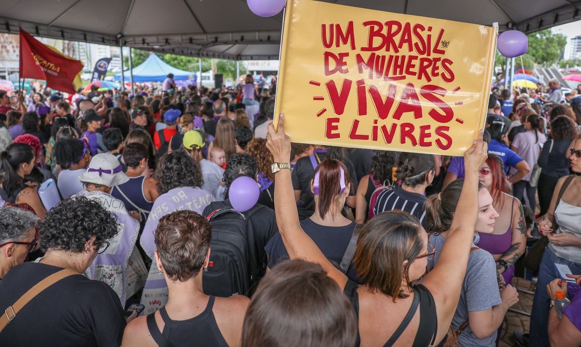 Órfãos de vítimas de feminicídio passam a ter direito a pensão INSS 