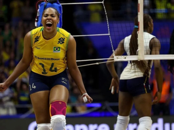 Brasil sofre, mas bate It&aacute;lia por 3 sets a 2 na Liga das Na&ccedil;&otilde;es 