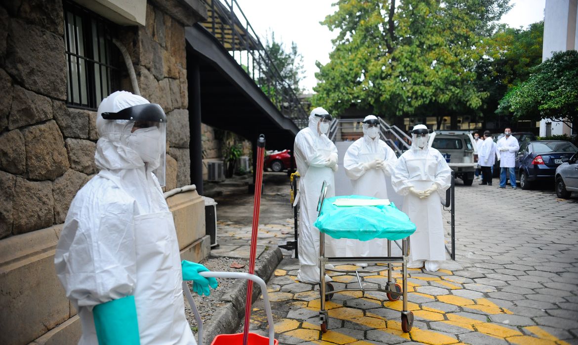 Protestos no Quênia contra centro dos EUA para ebola têm 3 mortos 