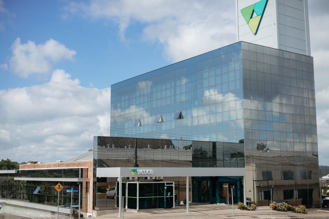Cooperativa alcançou a expressiva marca de 100 mil associados.
