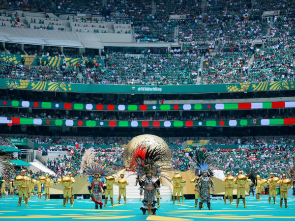 Abertura da Copa 2026 emociona o Est&aacute;dio Azteca, no M&eacute;xico