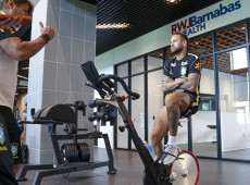 Neymar faz novo exame e segue sem treinar na sele&ccedil;&atilde;o brasileira