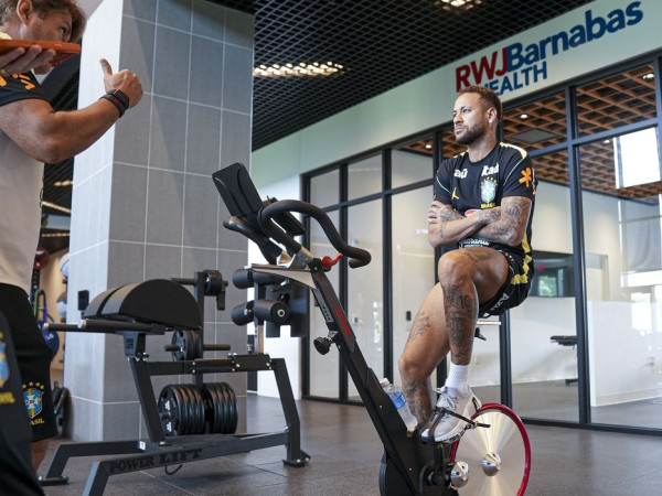 Neymar faz novo exame e segue sem treinar na sele&ccedil;&atilde;o brasileira