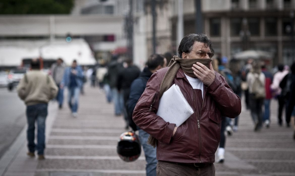 Inmet prevê chuvas e queda de temperatura para esta segunda-feira