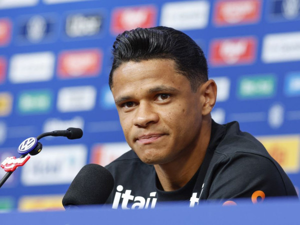 Aposta de Ancelotti, Douglas Santos explica apoio t&aacute;tico a Vini Jr.