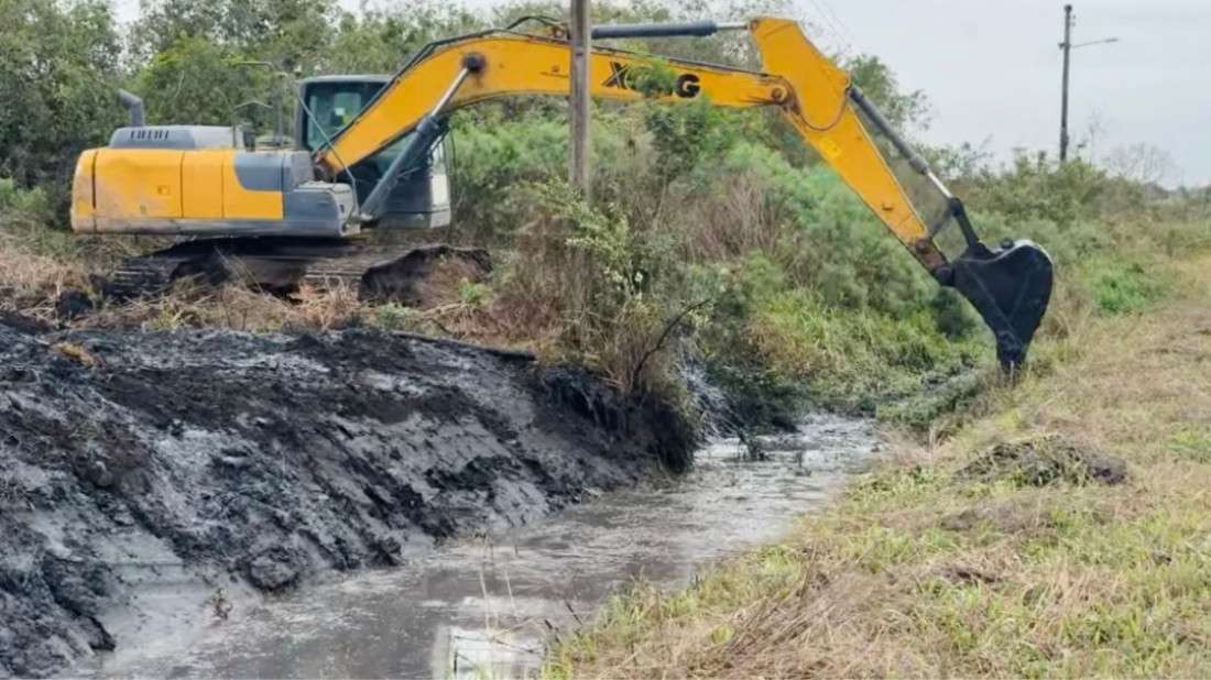 Prevenção ao El Niño: trabalho de limpeza de valetas chega ao Campo d'Água Verde