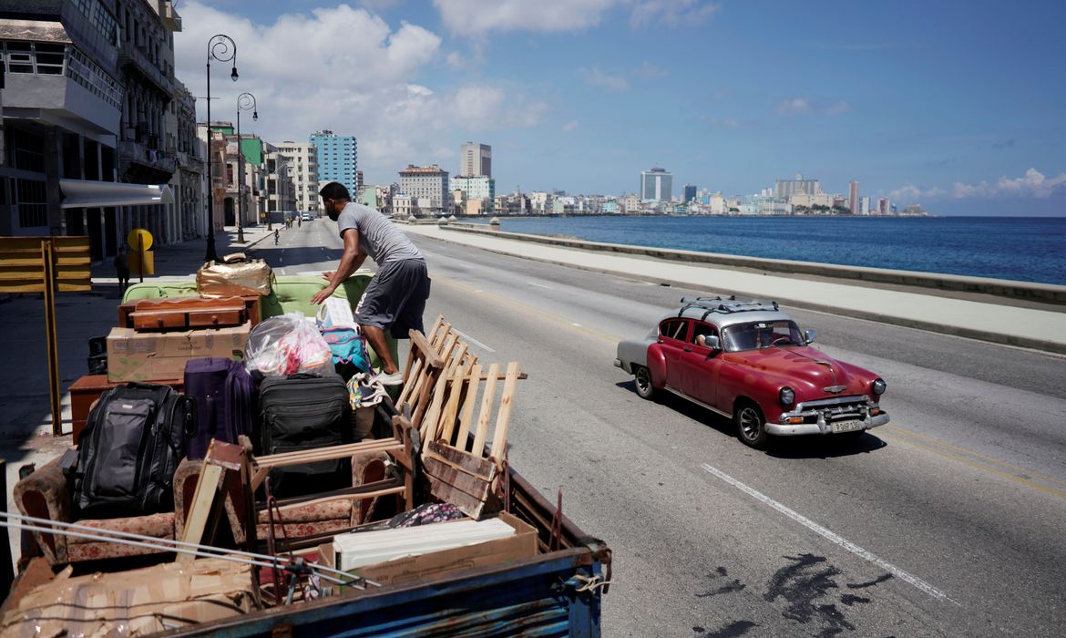 Cuba debate reformas econômica e social em meio ao bloqueio dos EUA