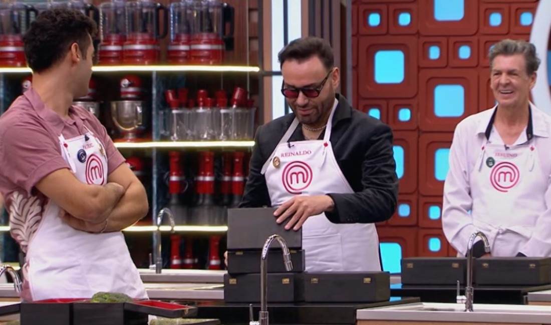 Reinaldo abre abrindo a caixa, Ame ou Odeie