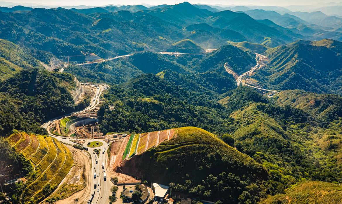 Governo inaugura primeira etapa da rodovia na Serra das Araras, no Rio