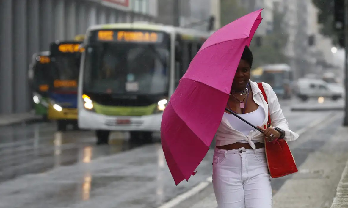 Chuva no RJ cancela show em transmissão gratuita de jogo do Brasil