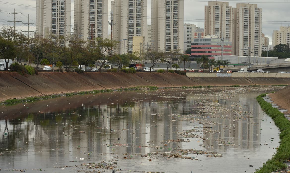 Rio Tietê não tem trecho livre de contaminação, diz SOS Mata Atlântica