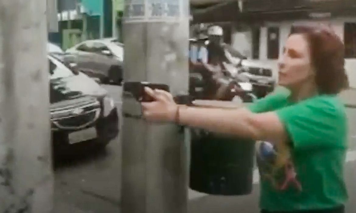 AGU envia à Itália defesa de extradição de Carla Zambelli