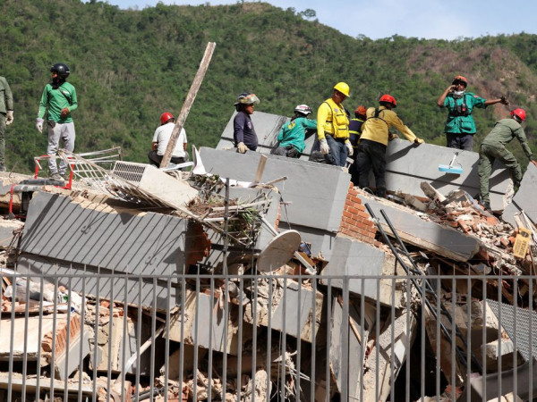 N&uacute;mero de mortos por terremoto na Venezuela sobe para 1.450 