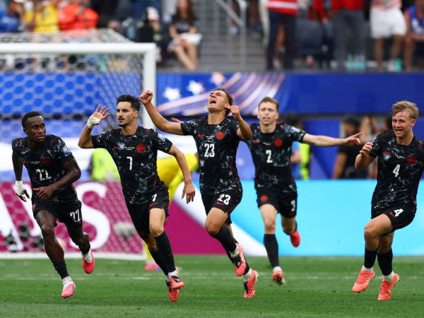 Com gol no final, Canad&aacute; vence Africa do Sul e vai &agrave;s oitavas da Copa