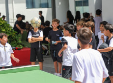 Lei que restringe uso de celulares j&aacute; &eacute; adotada por 92% das escolas