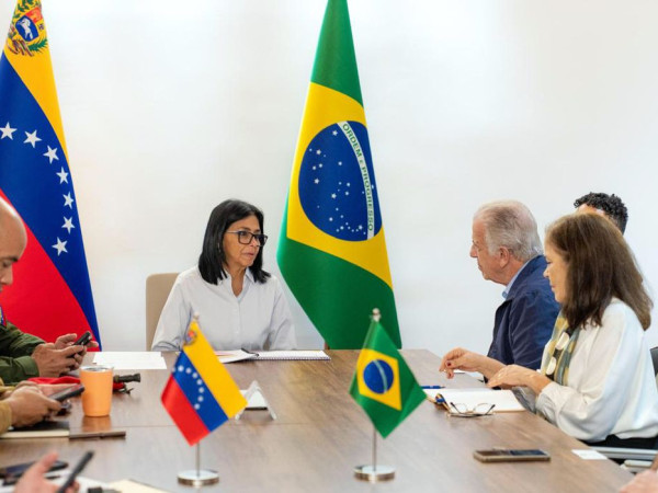 "Ajuda brasileira n&atilde;o ser&aacute; epis&oacute;dica", diz M&uacute;cio em visita &agrave; Venezuela