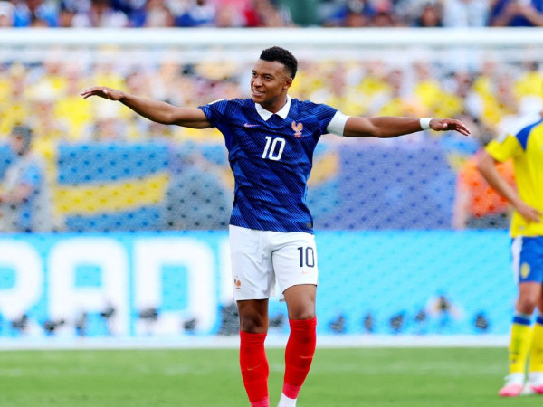 Com dois gols de Mbapp&eacute;, Fran&ccedil;a despacha Su&eacute;cia e avan&ccedil;a &agrave;s oitavas