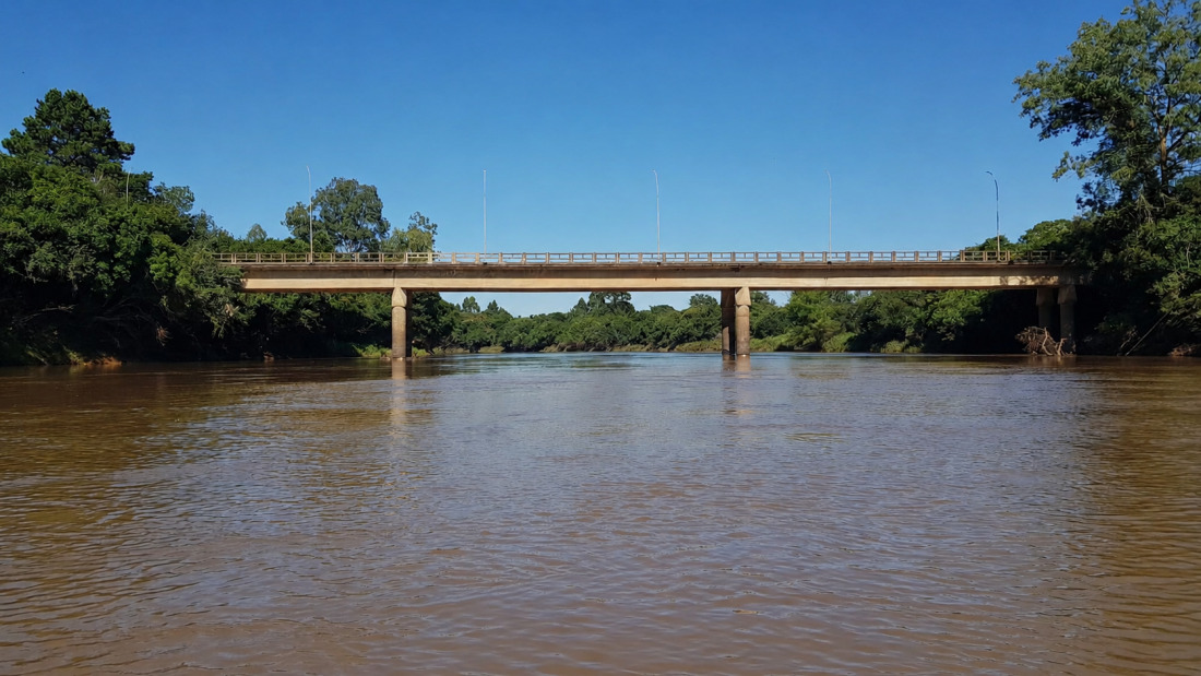 Imagem atual da ponte no rio Negro 