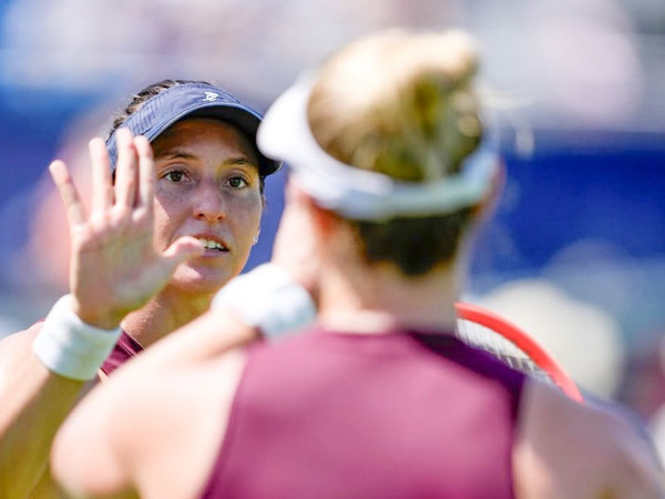 Luisa Stefani avan&ccedil;a &agrave;s oitavas de final nas duplas em Wimbledon
