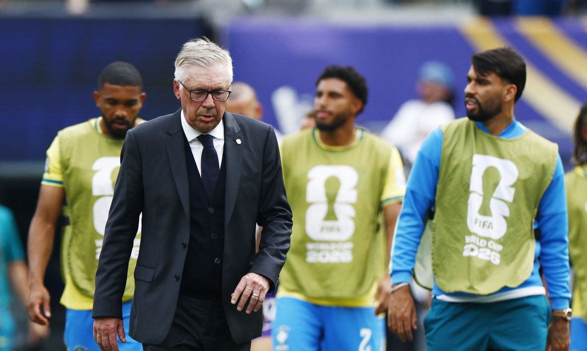 Ancelotti lamenta eliminação e já projeta novo ciclo: "Não é o fim"