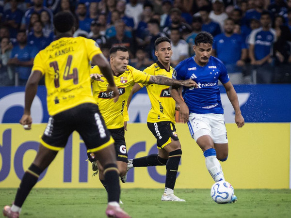 Conhe&ccedil;a op&ccedil;&otilde;es do Brasil para a pr&oacute;xima Copa; meio-campo &eacute; o foco
