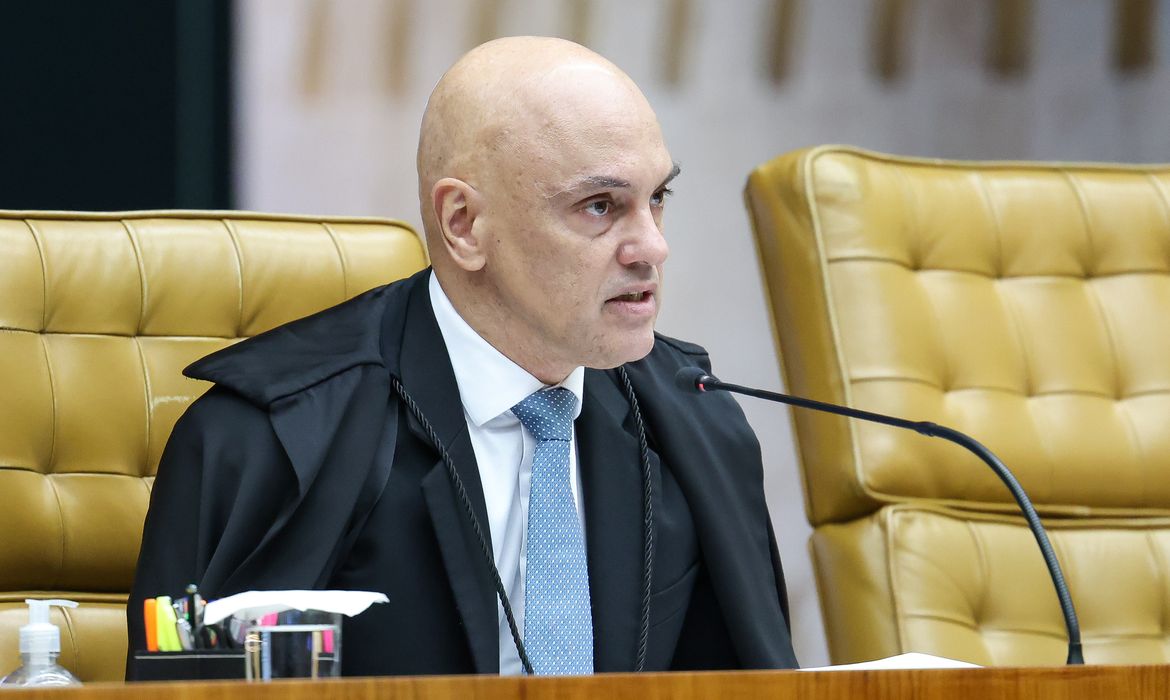 Por ordem de Moraes, PF faz busca por armas na casa de Bolsonaro
