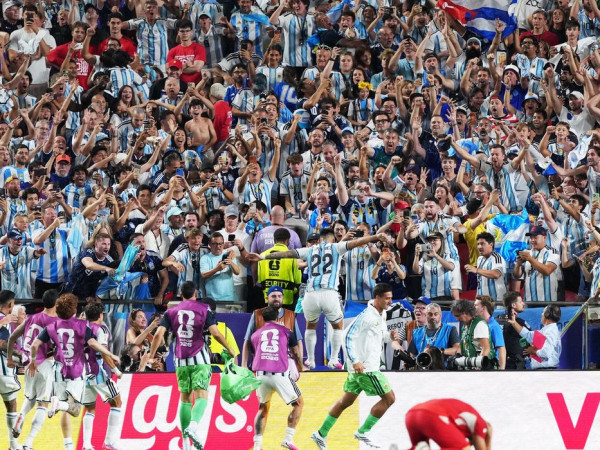 Argentina elimina Su&iacute;&ccedil;a e enfrenta Inglaterra na semifinal