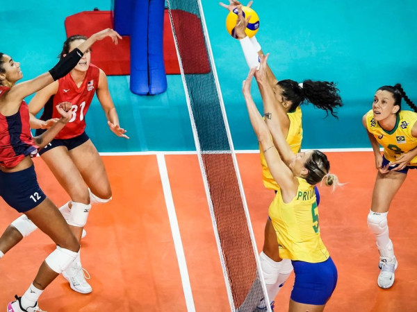 Brasil perde para os Estados Unidos por 3 a 0 no v&ocirc;lei feminino