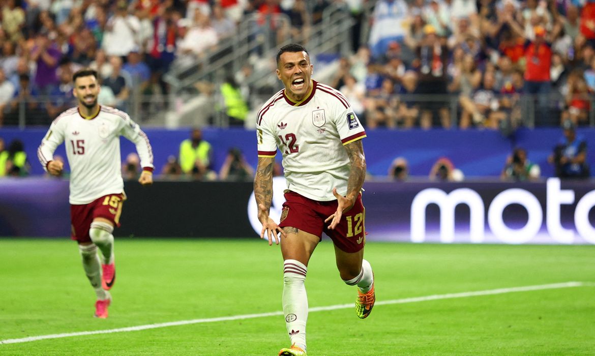 Com invencibilidade recorde, Espanha vai Ã  final da Copa apÃ³s 16 anos
