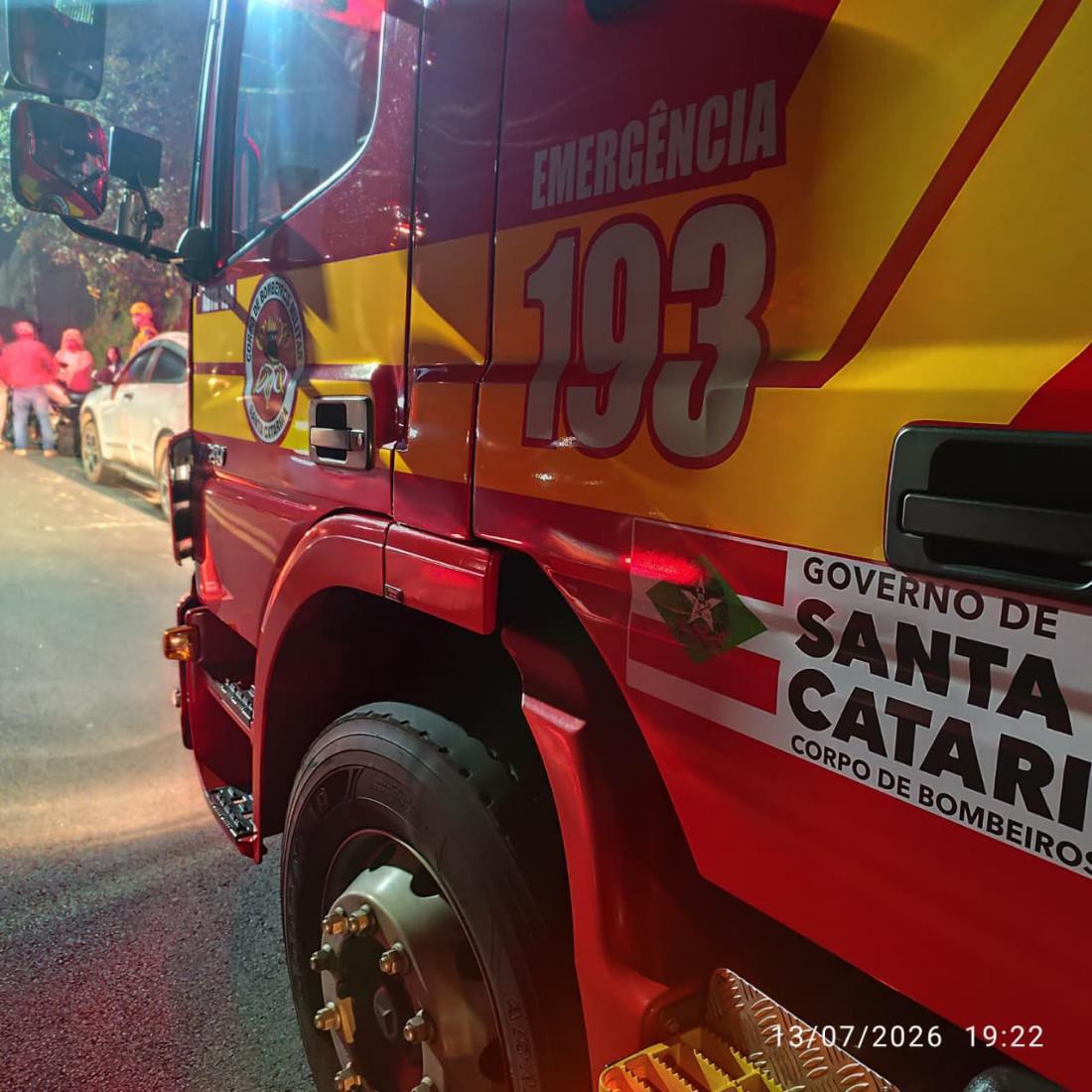 Acidente aconteceu na noite de segunda-feira, no bairro Bela Vista, e a vítima foi encaminhada ao hospital para avaliação médica.