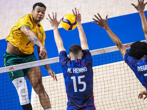 Brasil bate bicampe&atilde; ol&iacute;mpica Fran&ccedil;a na Liga das Na&ccedil;&otilde;es de v&ocirc;lei