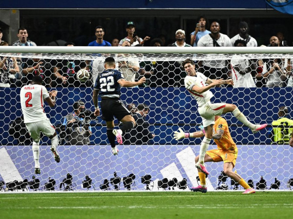Com outra virada incr&iacute;vel, Argentina despacha Inglaterra e vai &agrave; final
