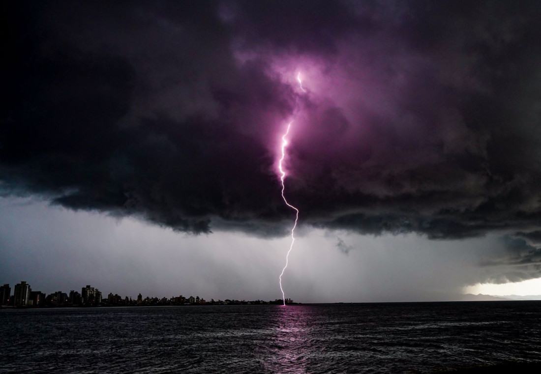 Defesa Civil indica primeiro evento influenciado pelo fenômeno a partir de quinta-feira, 16; temperaturas podem chegar aos 30°C antes da chegada de frente fria com risco de chuva forte