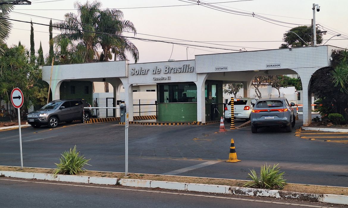 Moraes nega pedido para Javier Milei visitar Bolsonaro em casa