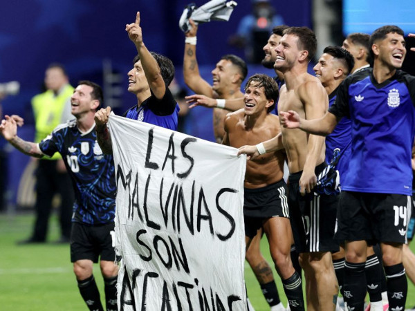 Ato de jogadores argentinos reacende debate sobre dom&iacute;nio das Malvinas