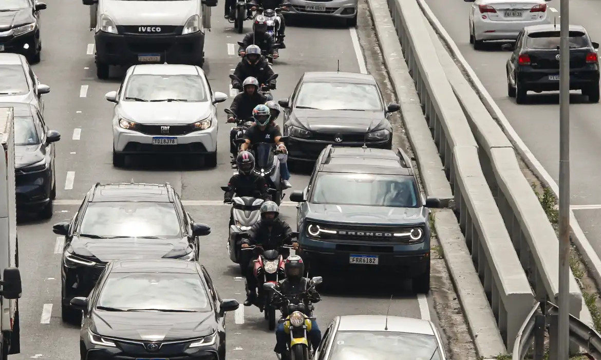 Justiça manda prefeitura de São Paulo liberar Uber Moto