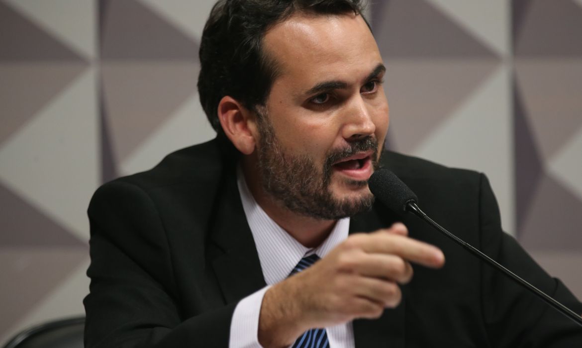 Subsídio de R$ 0,35 ao diesel não será retomado, diz ministro
