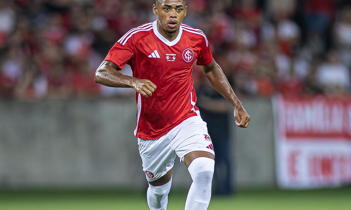Victor Gabriel é suspenso por STJD até que Gabriel Pec volte a treinar