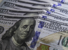 D&oacute;lar cai para R$ 5,10, ap&oacute;s juros serem mantidos nos EUA