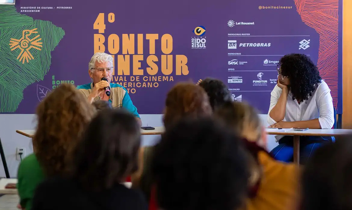 Projeto Vídeo nas Aldeias alerta para risco de perder acervo