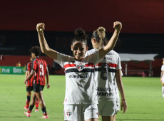 S&atilde;o Paulo vence Vit&oacute;ria e assume lideran&ccedil;a do Brasileir&atilde;o Feminino