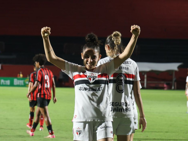 S&atilde;o Paulo vence Vit&oacute;ria e assume lideran&ccedil;a do Brasileir&atilde;o Feminino