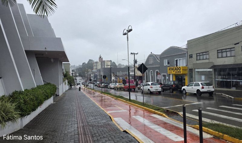 Antes de uma nova frente fria o tempo segue nublado.