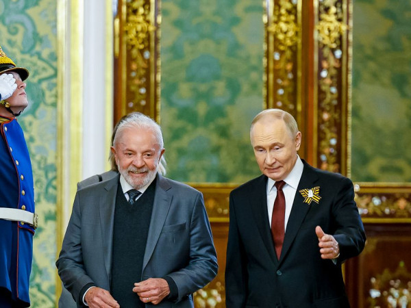 Lula conversa com Putin sobre com&eacute;rcio e geopol&iacute;tica