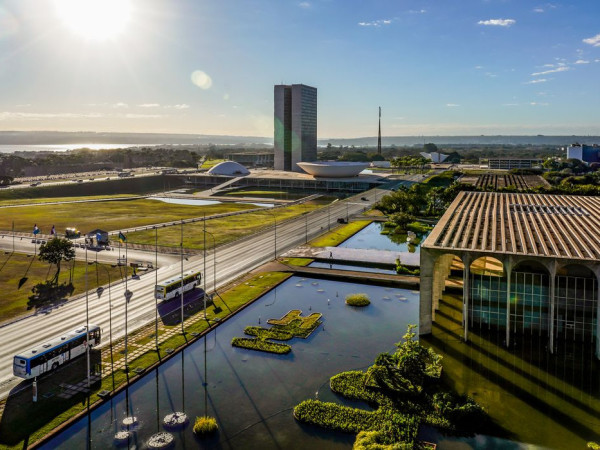 Brasil rebaixa rela&ccedil;&atilde;o com Argentina ap&oacute;s novos insultos de Milei