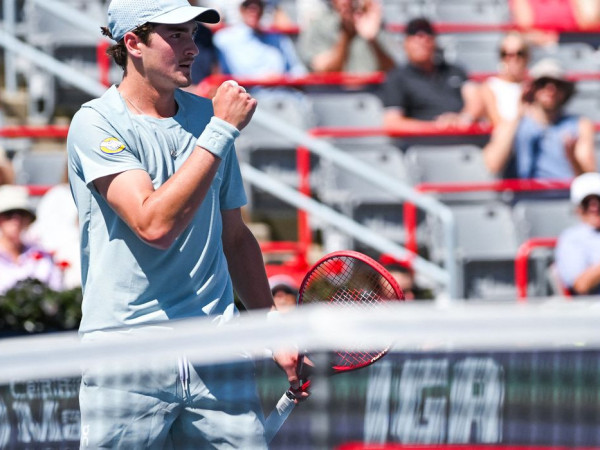 Jo&atilde;o Fonseca supera Tsitsipas na estreia do Masters 1000 de Montreal 