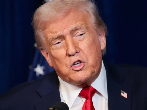 Trump assina decretos e&nbsp;restringe&nbsp;cidadania por nascimento 