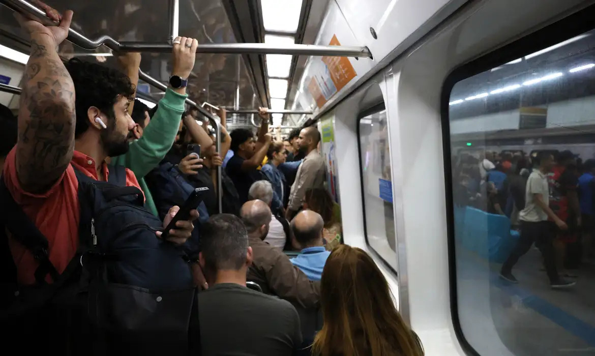 Transportes antecipam horário de pico no Rio com previsão de ventania